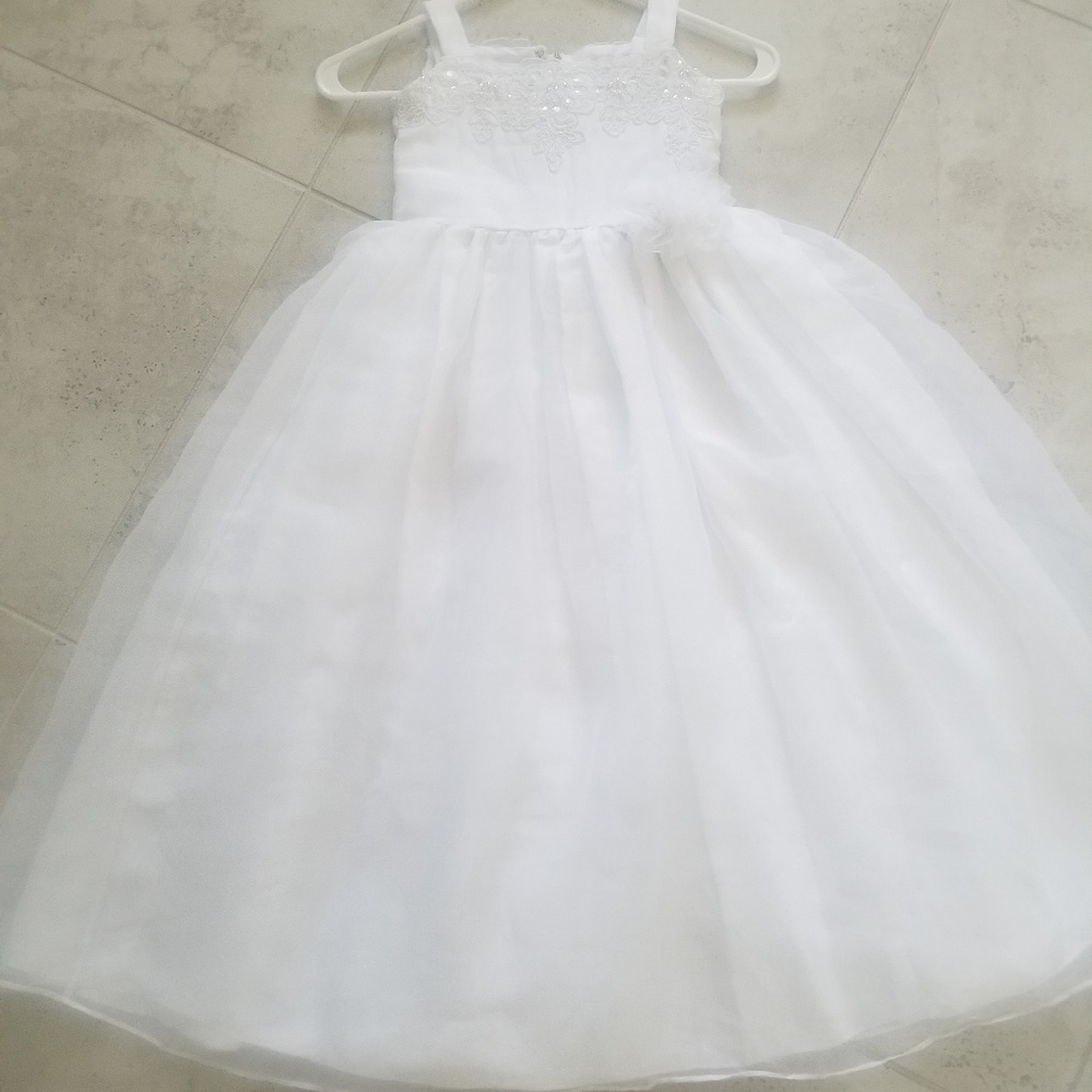 Girls white dress size 5/6